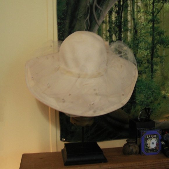 BEIGE WOOL VINTAGE HAT WITH VEIL - Picture 1 of 1